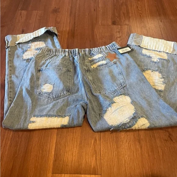 Oli & Hali Distressed Blue Jeans - Picture 3 of 4